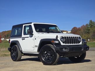 Used 2025 Jeep Wrangler Sport video 2
