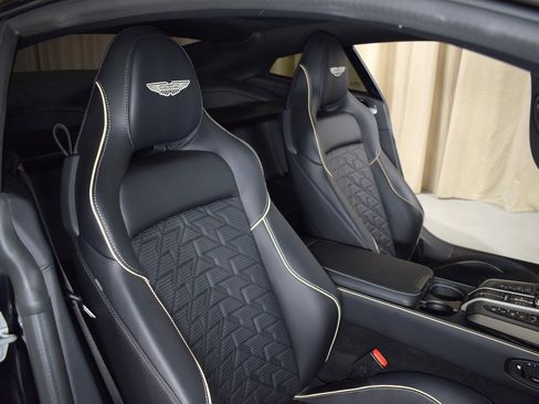 Used 2025 Aston Martin Vanquish image 20