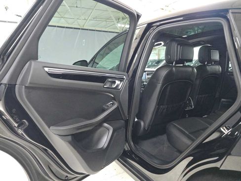 Used 2025 Porsche Macan AWD/4WD image 15
