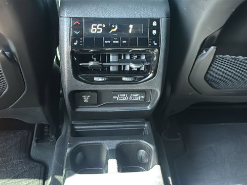 Used 2023 Jeep Grand Cherokee L Limited w/ Black Appearance Package AWD/4WD image 20