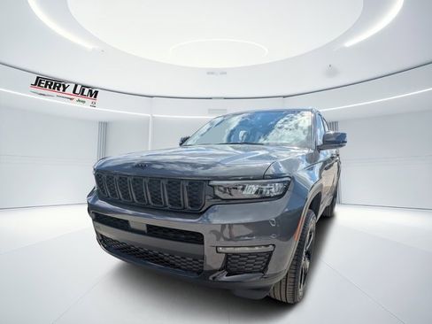 New 2025 Jeep Grand Cherokee L Limited w/ Black Appearance Package image 6
