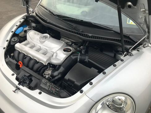 Used 2006 Volkswagen Beetle Convertible w/ Package 1 image 48