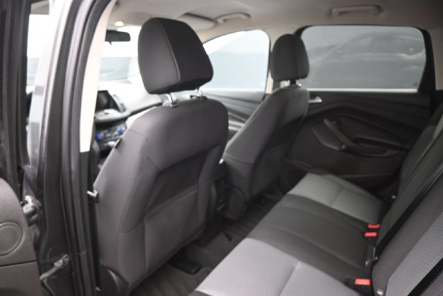 Used 2017 Ford Escape SE w/ Equipment Group 201A FWD image 2