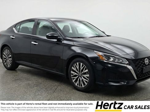 Used 2025 Nissan Altima 2.5 SV FWD image 1