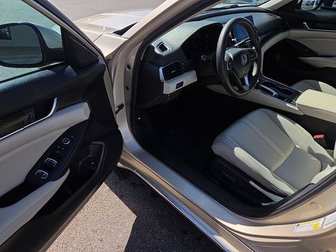 Used 2020 Honda Accord EX image 11