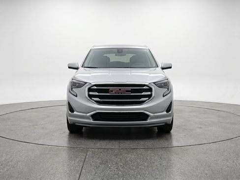 Used 2024 GMC Terrain SLE FWD image 2