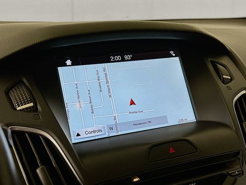 Used 2016 Ford Focus SE w/ Equipment Group 201A FWD image 21