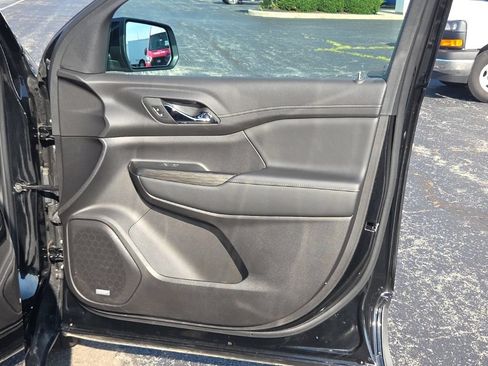 Used 2023 GMC Acadia SLT w/ LPO, Floor Liner Package AWD/4WD image 26
