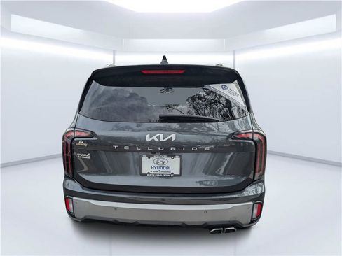 Used 2024 Kia Telluride EX w/ EX Captain's Chair Package image 4