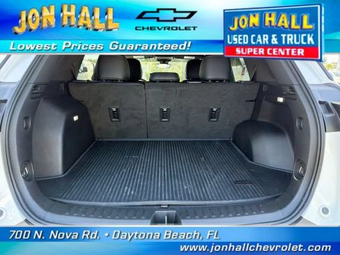Used 2025 Chevrolet Equinox LT w/ Convenience Package II FWD image 9