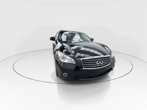 Used 2011 INFINITI M37 w/ Deluxe Touring Pkg image 3