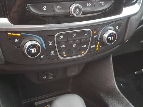 Used 2023 Chevrolet Traverse Premier AWD/4WD image 17