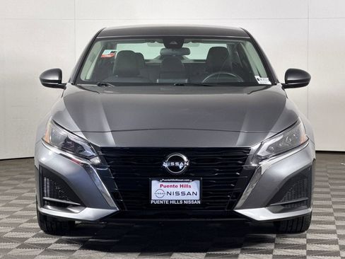 Used 2024 Nissan Altima 2.5 SV FWD image 6