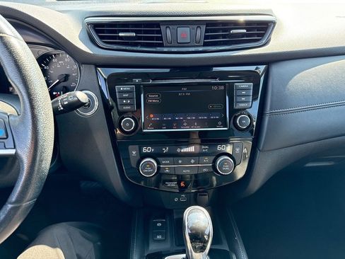 Used 2019 Nissan Rogue SL FWD image 26