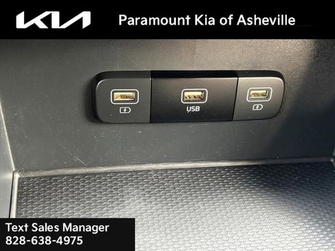 Used 2024 Kia Carnival LX image 25