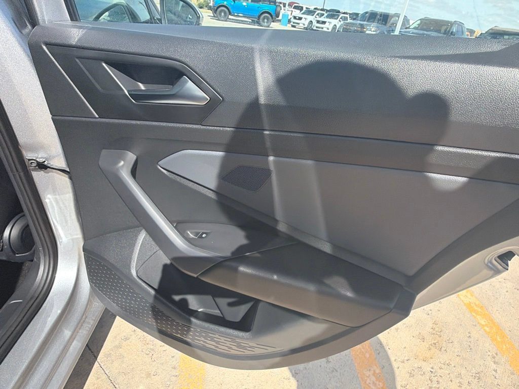 Used 2025 Volkswagen Jetta SE FWD image 28