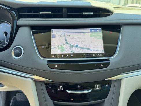 New 2025 Cadillac XT5 Premium Luxury image 23