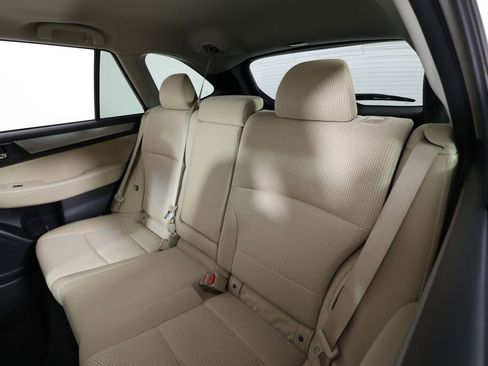 Used 2017 Subaru Outback 2.5i Premium image 15
