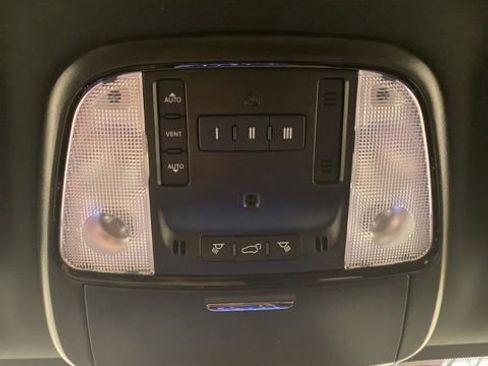 Used 2025 Dodge Durango GT AWD/4WD image 17