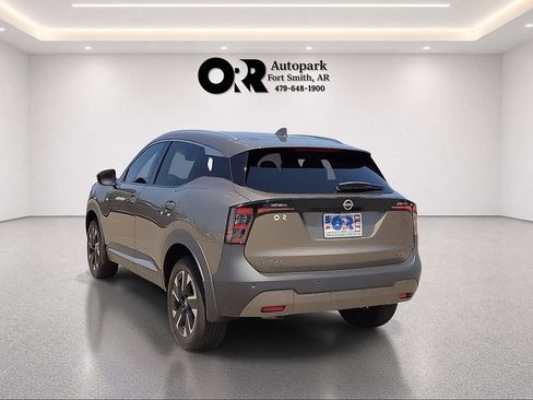 Used 2025 Nissan Kicks SR FWD image 4