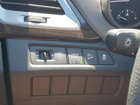 Used 2017 Hyundai Santa Fe Sport FWD image 18