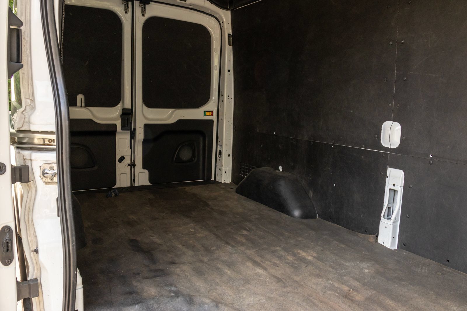Used 2023 Ford Transit 250 Medium Roof w/ Load Area Protection Package RWD image 3