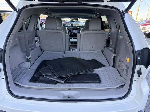 Used 2014 Toyota Highlander Limited w/ Driver Technology Package image 23