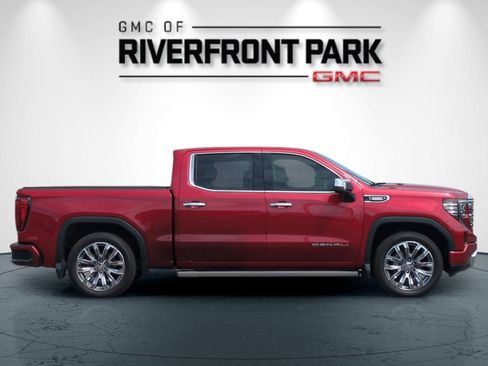 Used 2022 GMC Sierra 1500 Denali w/ Denali Reserve Package AWD/4WD image 3