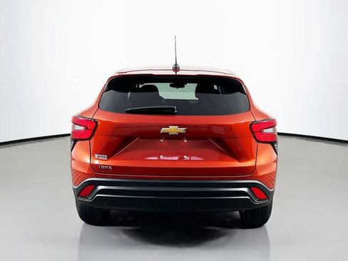 Used 2024 Chevrolet Trax LS w/ LS Convenience Package image 7