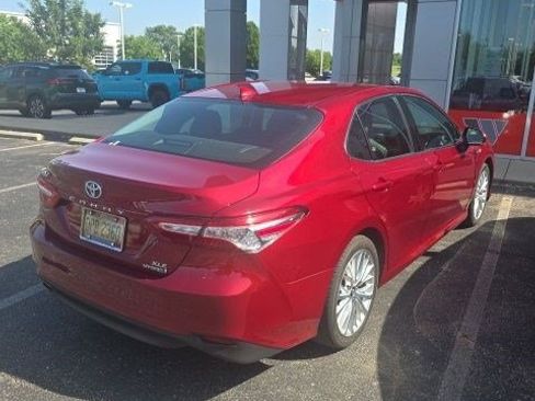 Used 2020 Toyota Camry XLE w/ Driver Assist Package FWD image 6