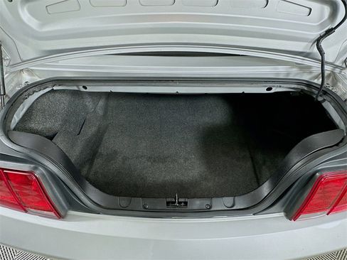 Used 2005 Ford Mustang GT Premium image 27