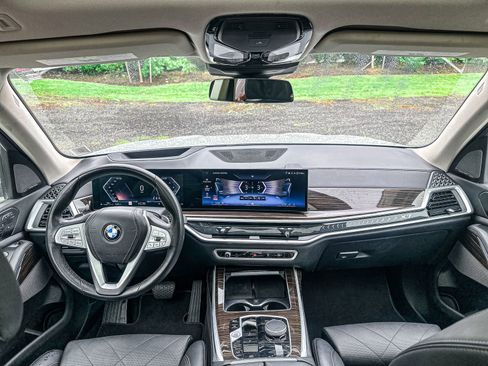 Used 2024 BMW X7 xDrive40i AWD/4WD image 18