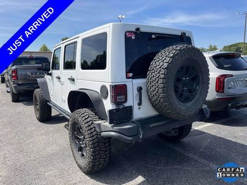 Used 2013 Jeep Wrangler Unlimited Sahara AWD/4WD image 3