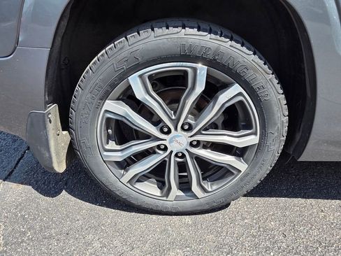 Used 2019 GMC Terrain Denali w/ Advanced Safety Package AWD/4WD image 9