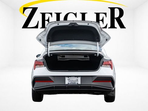 Certified 2025 Hyundai Elantra Blue image 10