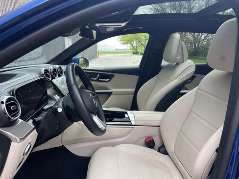 Used 2024 Mercedes-Benz GLC 300 4MATIC image 11