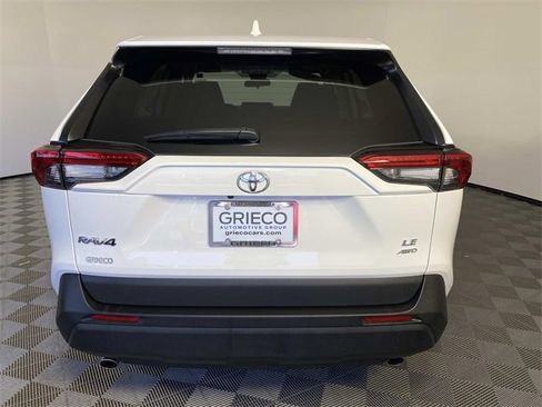 Used 2022 Toyota RAV4 LE image 7
