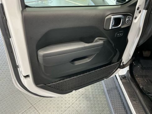 Used 2022 Jeep Wrangler Unlimited Sport image 18