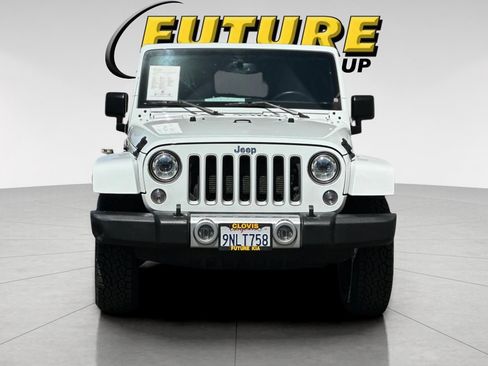 Used 2017 Jeep Wrangler Unlimited Sahara w/ Connectivity Group AWD/4WD image 9