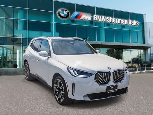 Used 2025 BMW X3 xDrive30 w/ Premium Package AWD/4WD image 3