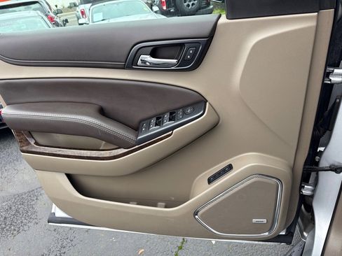 Used 2019 Chevrolet Suburban LT image 31