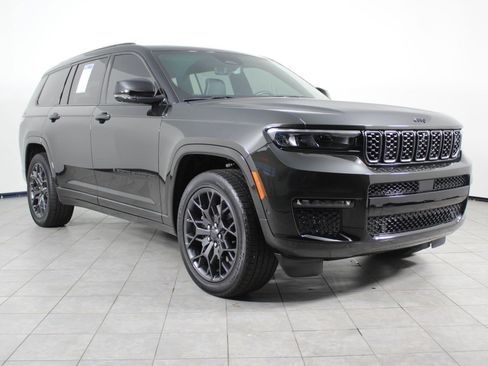 Used 2024 Jeep Grand Cherokee L Summit w/ Advanced Protech Group IV image 7