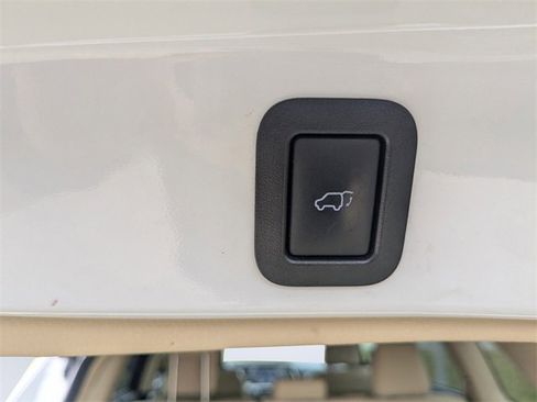 Used 2017 Toyota Highlander FWD V6 image 35