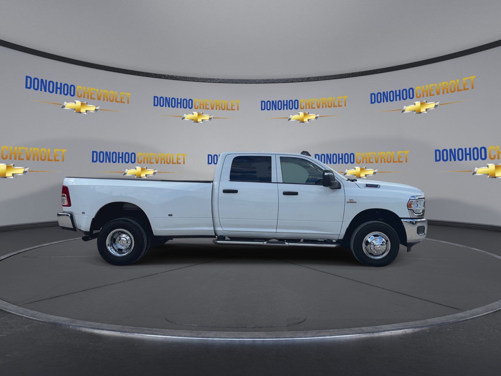 Used 2024 RAM 3500 Tradesman w/ Chrome Appearance Group AWD/4WD image 12