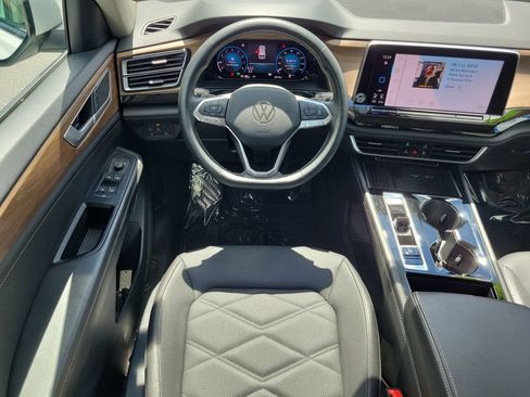 Used 2025 Volkswagen Atlas SE FWD image 15
