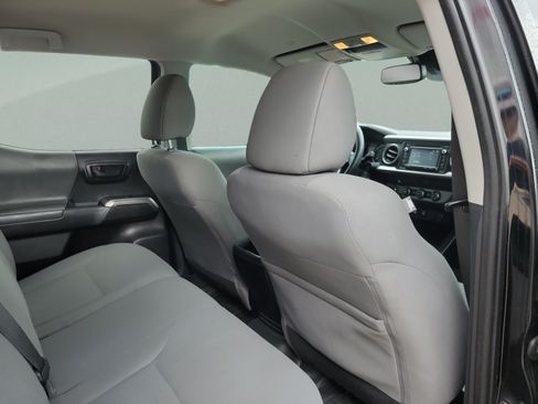 Used 2019 Toyota Tacoma SR5 AWD/4WD image 28