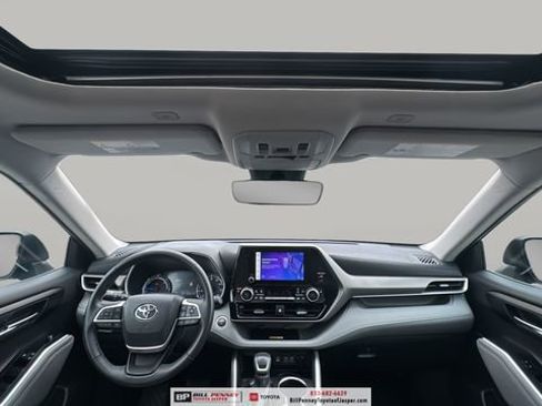 Used 2025 Toyota Highlander XLE image 10