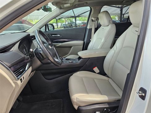 Used 2023 Cadillac XT4 Luxury w/ Cold Weather Package FWD image 25