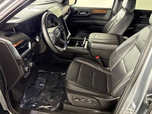 Used 2025 GMC Yukon XL Denali AWD/4WD image 36