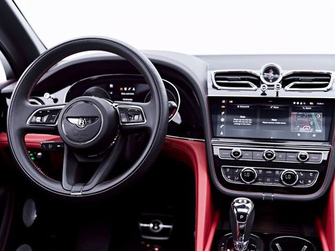 Used 2023 Bentley Bentayga AWD/4WD image 58